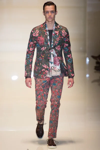 Look 32